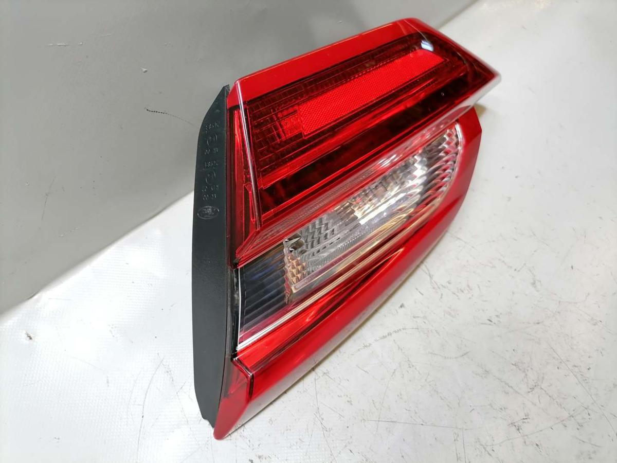 Ford Fiesta MK7 original Rücklicht Rückleuchte Schlussleuchte innen rechts Bj.2019